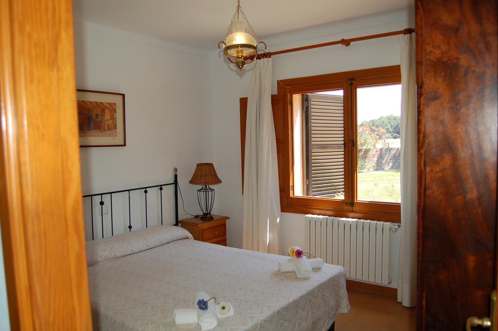 Private Villas Puerto Pollensa For Family Groups, Private Mountain Ideal For Runners, Trailers, Hikers, It Is Approximately 3 Minute Walk From The Beach Стая снимка